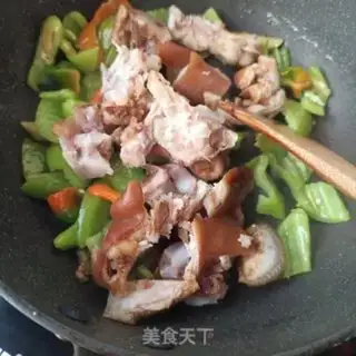Make Chili fried pig hoof step 6