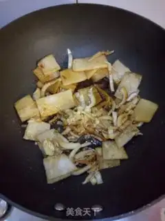 Make Egg-fried noodle soup step 3