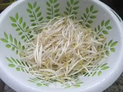 Make Tea mushrooms fried green bean sprouts step 0