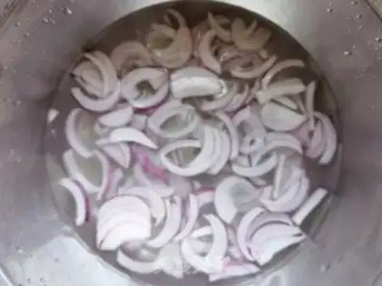 Make Onion with red oil step 5