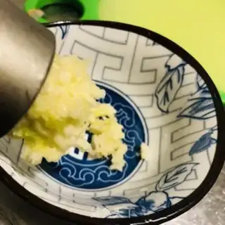 Make Garlic oil step 1