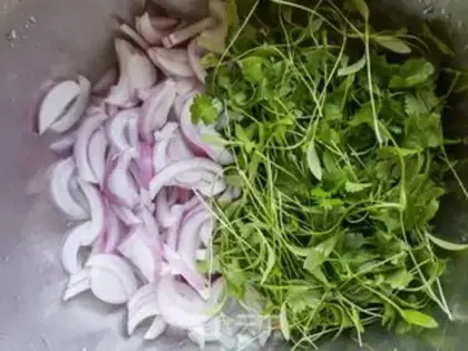 Make Onion with red oil step 7