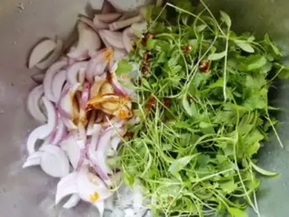 Make Onion with red oil step 8