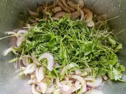 Make Onion with red oil step 9