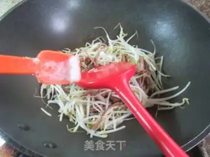 Make Tea mushrooms fried green bean sprouts step 6