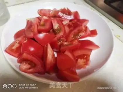 Make Onion eggs fried tomatoes step 0