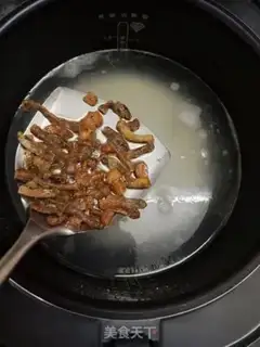 Make Sandworm dry beluga congee step 2