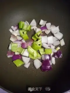 Make Onion pepper fried eggs step 3