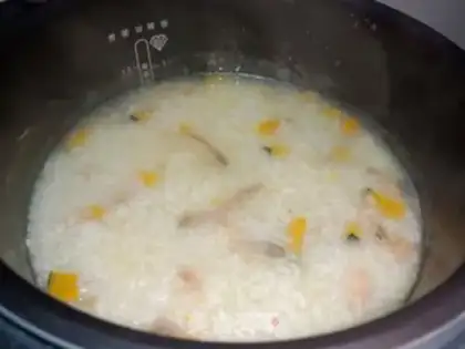 Make Sandworm dry beluga congee step 4