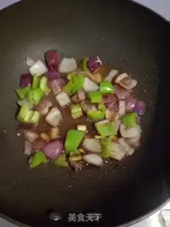 Make Onion pepper fried eggs step 4