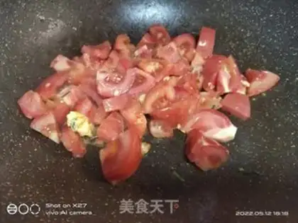 Make Onion eggs fried tomatoes step 3