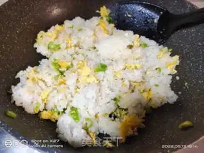 Make Pepper egg fried rice step 3