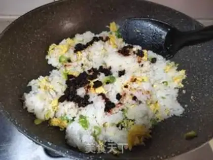 Make Pepper egg fried rice step 4