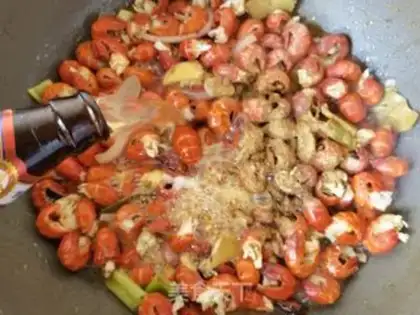 Make Pyramid spicy lobster tail step 9