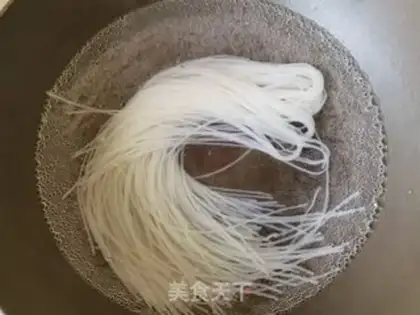 Make Garlic sauce and rice line step 3