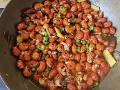 Make Pyramid spicy lobster tail step 14