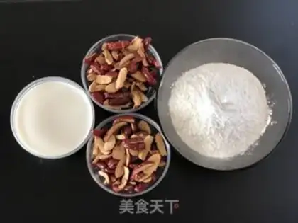 Make Milk and red dates step 0