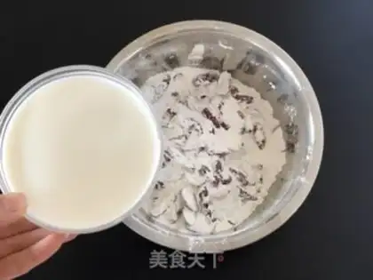 Make Milk and red dates step 1