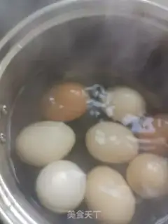 Make Coke eggs step 1