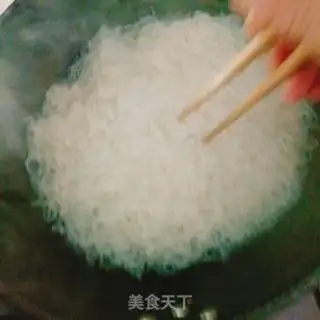 Make Eggs fried with rice step 1