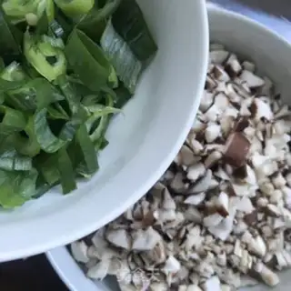 Make Spaghetti mushroom sauce step 4