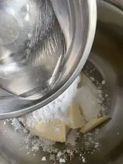 Make Lina Belle frosting cookies step 3