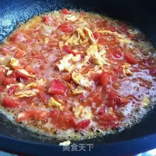 Make Tomato eggs and noodles step 3