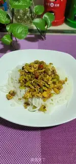 Make Garlic egg sauce and rice powder step 5