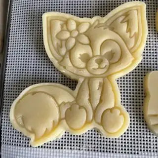 Make Lina Belle frosting cookies step 14