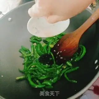 Make Chili fried eggs step 5