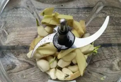 Make Garlic paprika sauce step 2