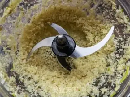 Make Garlic paprika sauce step 3