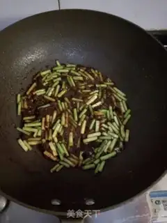 Make Fried eggs with garlic sauce step 4