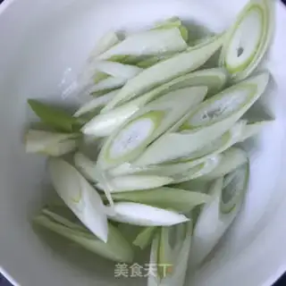 Make Onion peppers, fat cows step 1