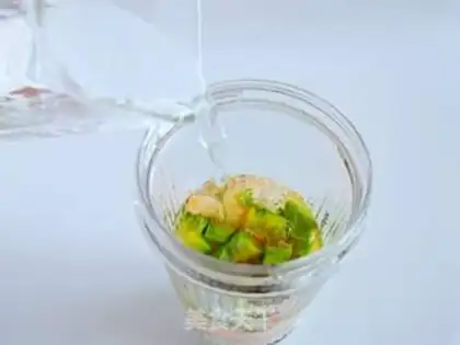 Make Summer melon fruit tea step 3