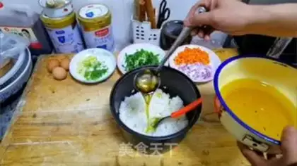 Make Five eggs of fried rice step 1