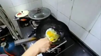 Make Five eggs of fried rice step 2