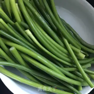 Make Bean petals with garlic step 1