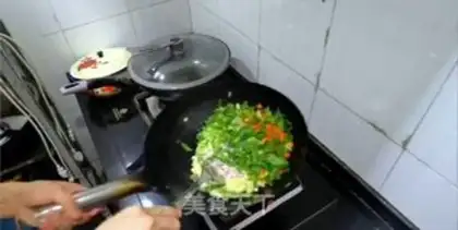 Make Five eggs of fried rice step 4