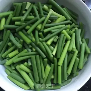 Make Bean petals with garlic step 3