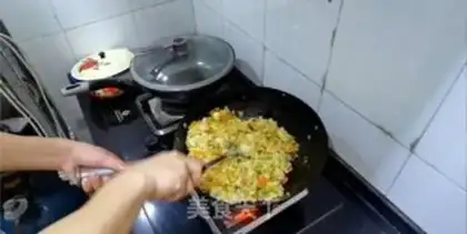 Make Five eggs of fried rice step 6