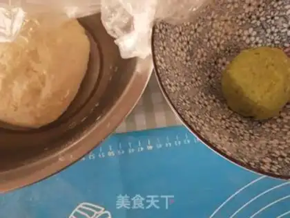 Make Double-coloured celery dumplings step 2