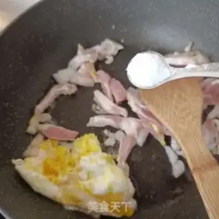Make Spam eggs and garlic step 6