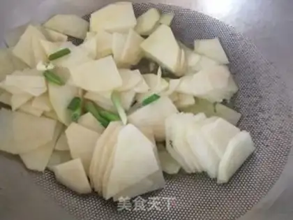 Make Roasted pork potato chips step 1