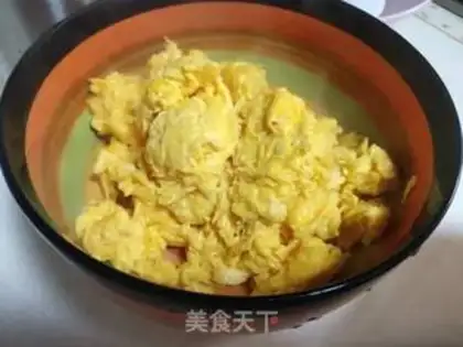 Make Pepper tomato fried eggs step 2