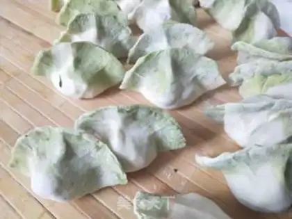 Make Double-coloured celery dumplings step 6