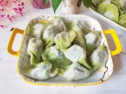 Make Double-coloured celery dumplings step 8