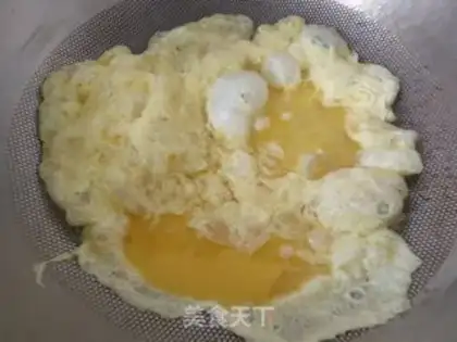 Make Pretzel fried eggs step 1