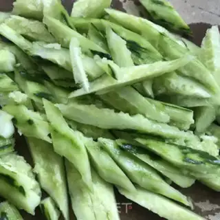 Make A fan of muscular cucumbers step 5