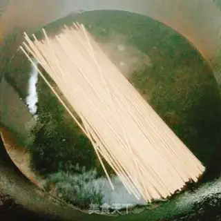 Make Hot dry noodles step 1